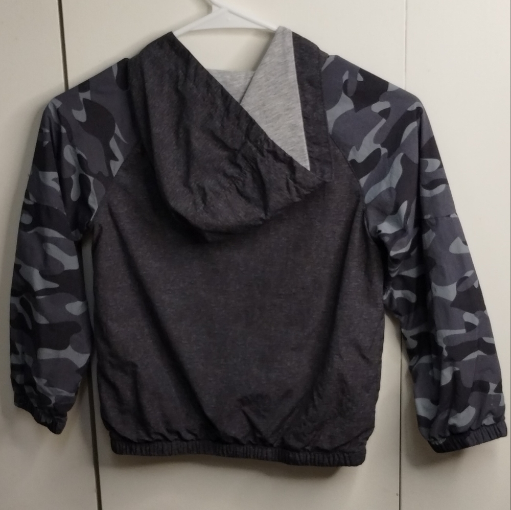 Kids OshKosh Grey / Camo Sleeve Jacket With Hood Size 6 - Picture 3 of 4